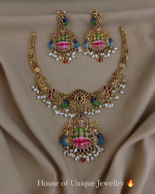 House Of Aabharika Super Necklace Set